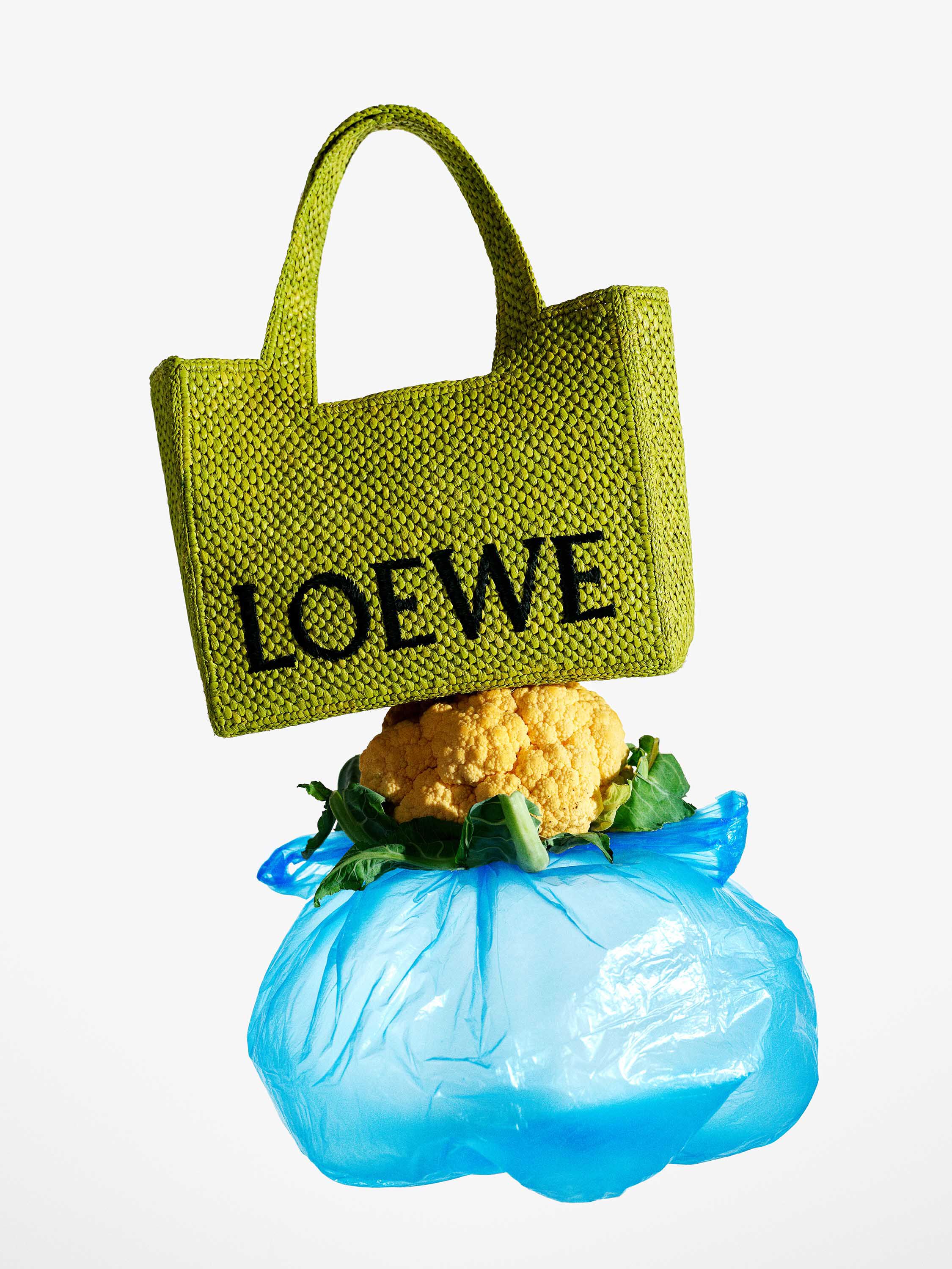 24PF new/LOEWE x Paula’s Ibizaバスケット Bag Green Loewe x Paula's Ibiza Large Green Anagram Basket Bag | Liberty